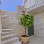 Vera Villa *