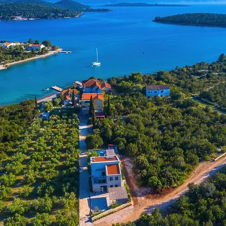 Vera Villa
