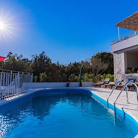 Villa Vera Loviste