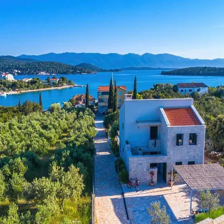 Vera Villa